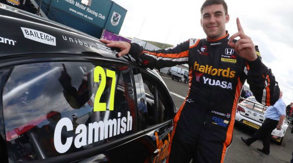 Cammish clinches maiden BTCC pole at Knockhill